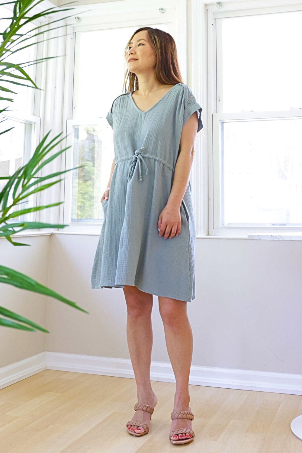 Petite V Neck Short Sleeve Cotton Gauze Dress (Sage) – Petite Dressing